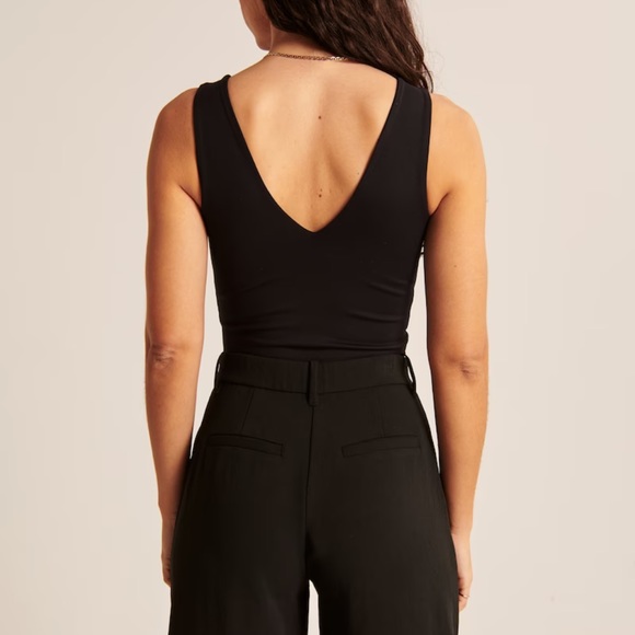 Abercrombie & Fitch Seamless Fabric V-Neck Bodysuit - Picture 3 of 8